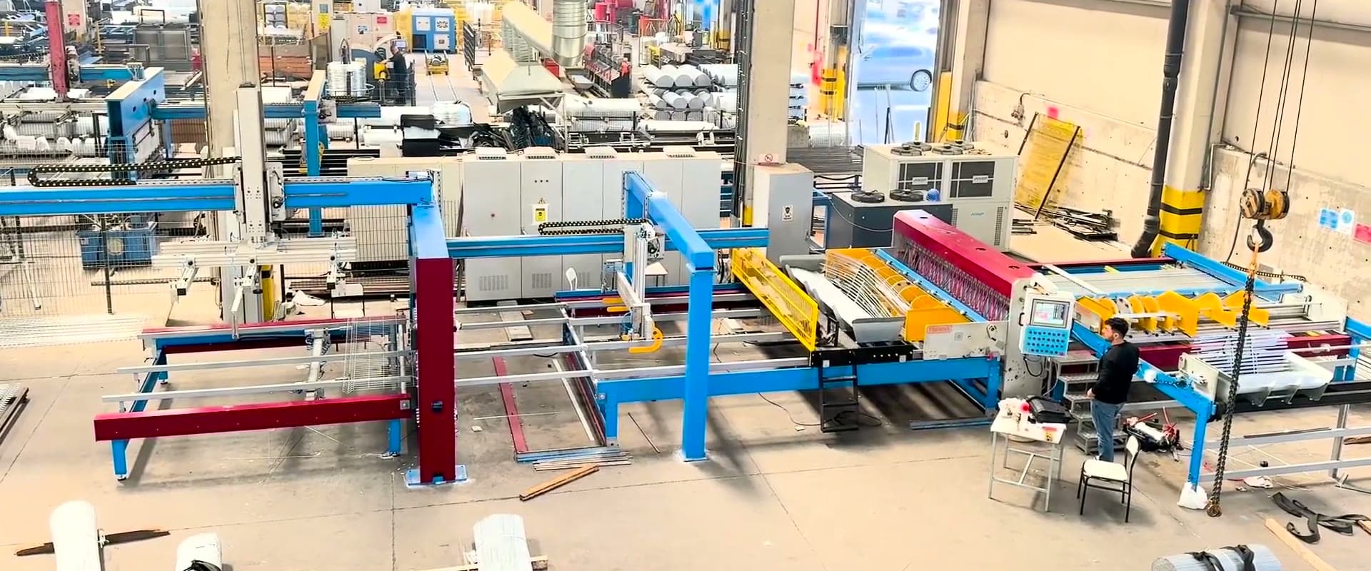 Overview of a TEKNOSİS fully automatic panel fence line in operation