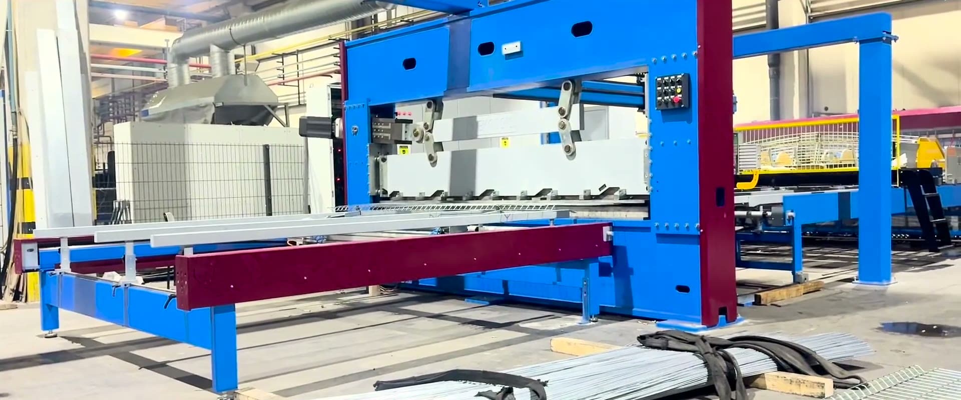 Synchronised panel stacking with the TEKNOSİS gantry robot